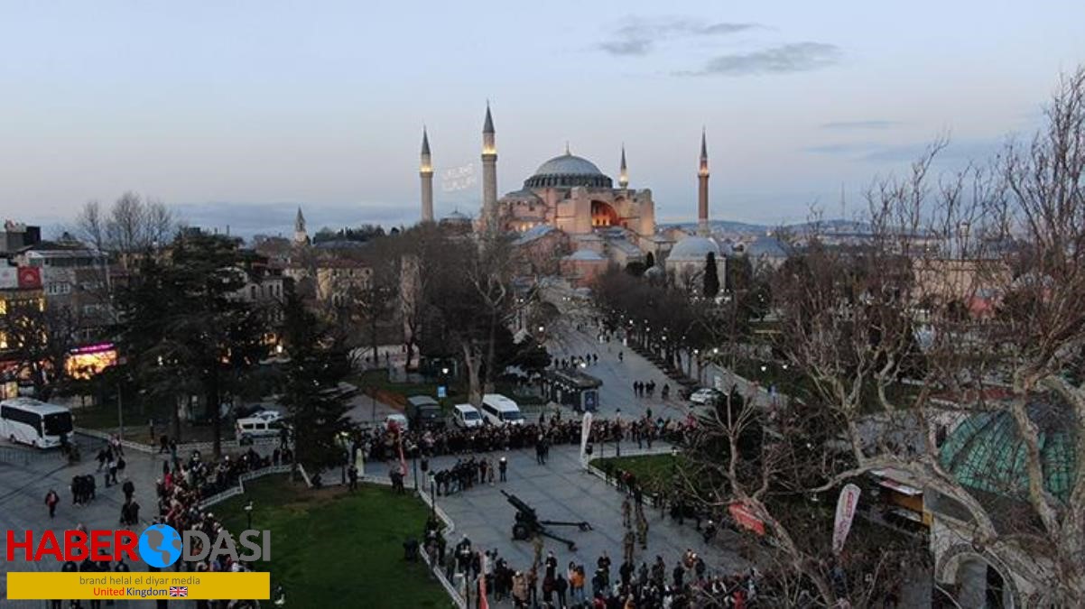 Sultanahmet Meydanında 201 yıllık gelenek bozulmadı