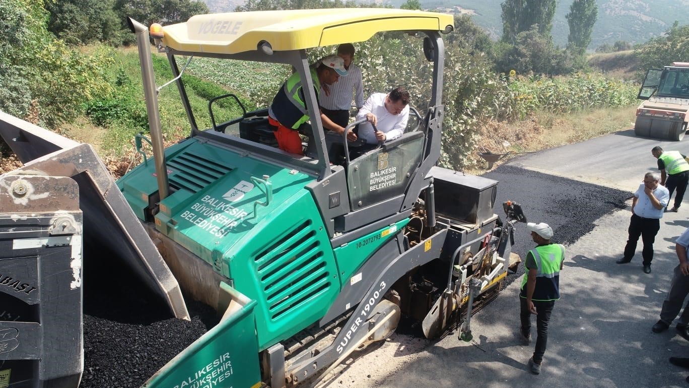 Sındırgı yollarına sıcak asfalt