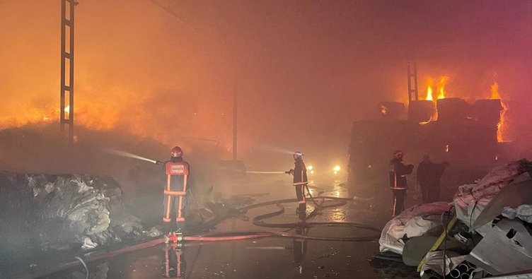 Son dakika Sakaryada geri dönüşüm tesisinde yangın