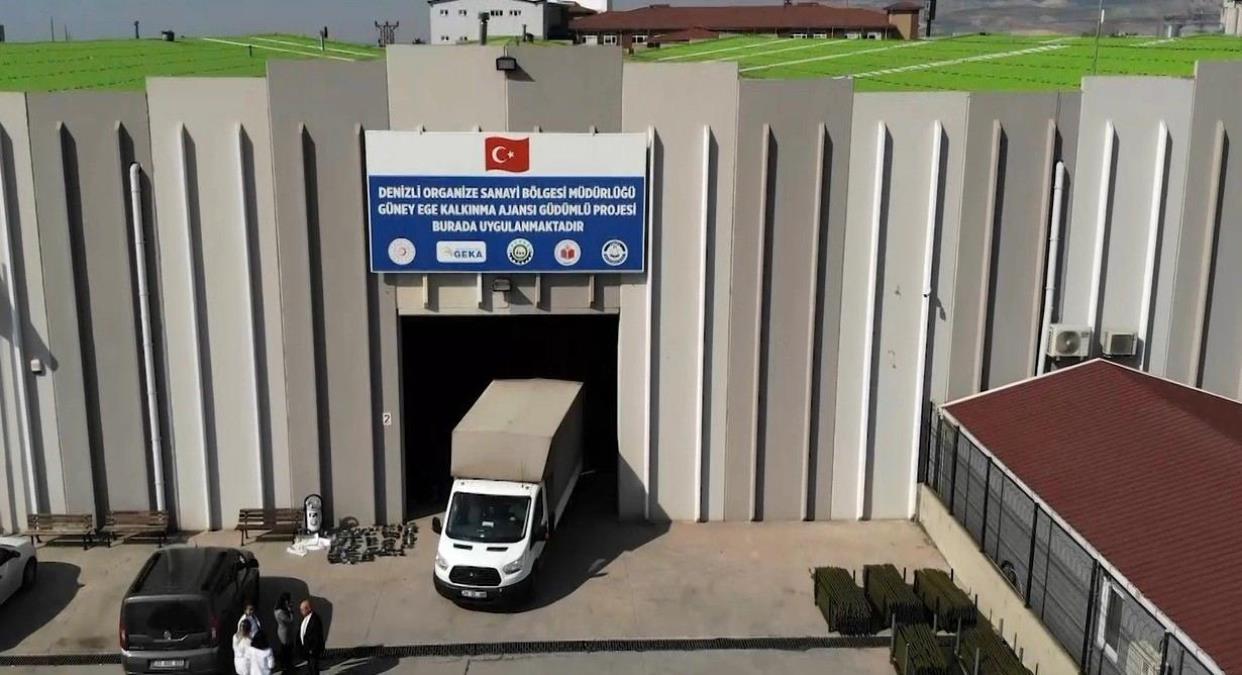 Denizli OSB'de depremzedeler için tam teşekküllü çadırlar üretildi