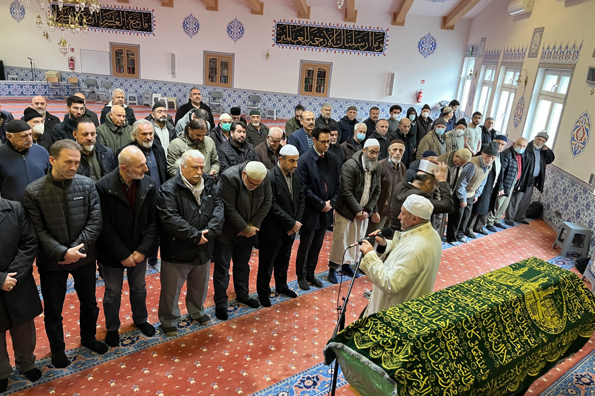 Fikir adamı ve yazar Yaşar Kaplan için Almanya'da cenaze namazı kılındı