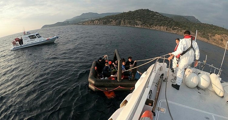 Çanakkale açıklarında düzensiz göçmen operasyonları