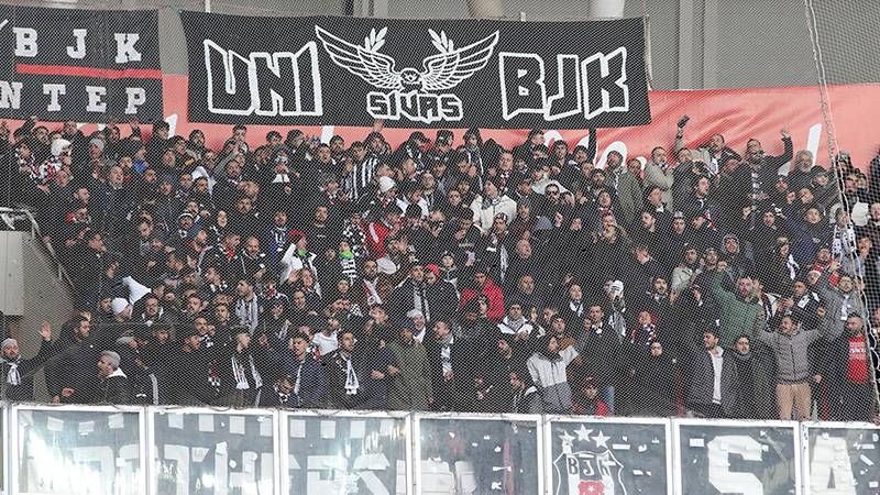 Beşiktaş tribünlerinde  Yönetim istifa  sesleri