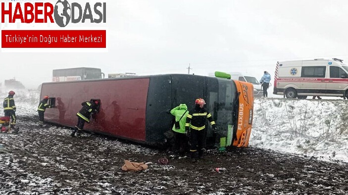 Ukraynada yolcu otobüsü kaza yaptı 18 yaralı