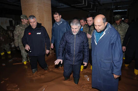 Bakan Nebatiden Akşenere cevap