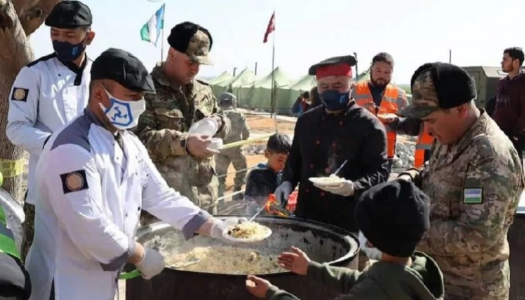 Özbek pilavı, Hatay'da depremzedeler için pişiyor