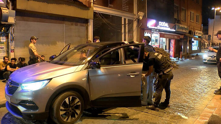 Beyoğlunda asayiş denetimi 8 kaçak göçmen yakalandı