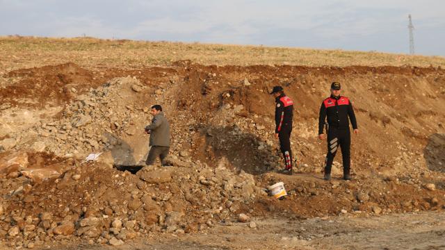 Yol çalışmasında 1600 yıllık insan iskeletleri bulundu