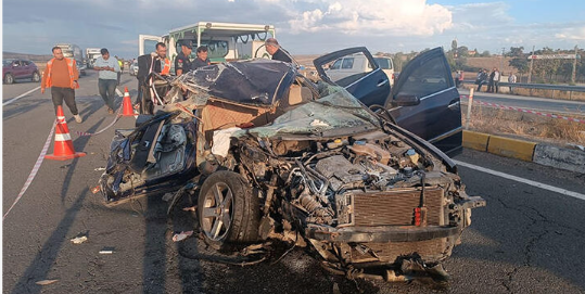 Kırıkkalede kavşaktan karayoluna çıkan vince otomobil çarptı 2 ölü 1 yaralı