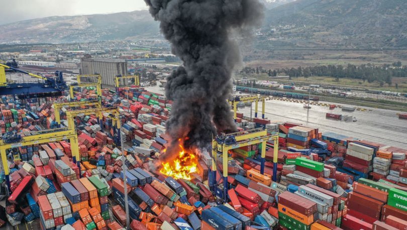 İskenderun Limanı nda depremde devrilen konteynerlerde yangın çıktı