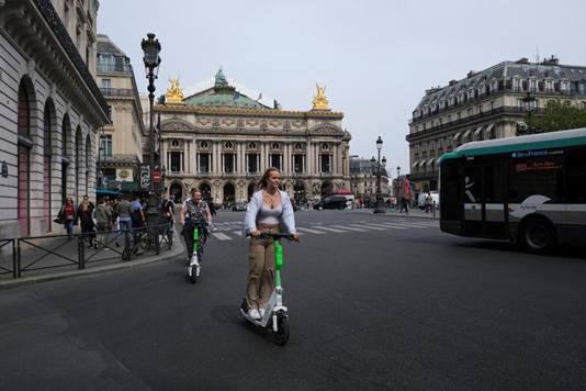 Fransızlar elektrikli scooter lar hakkında kararını verdi