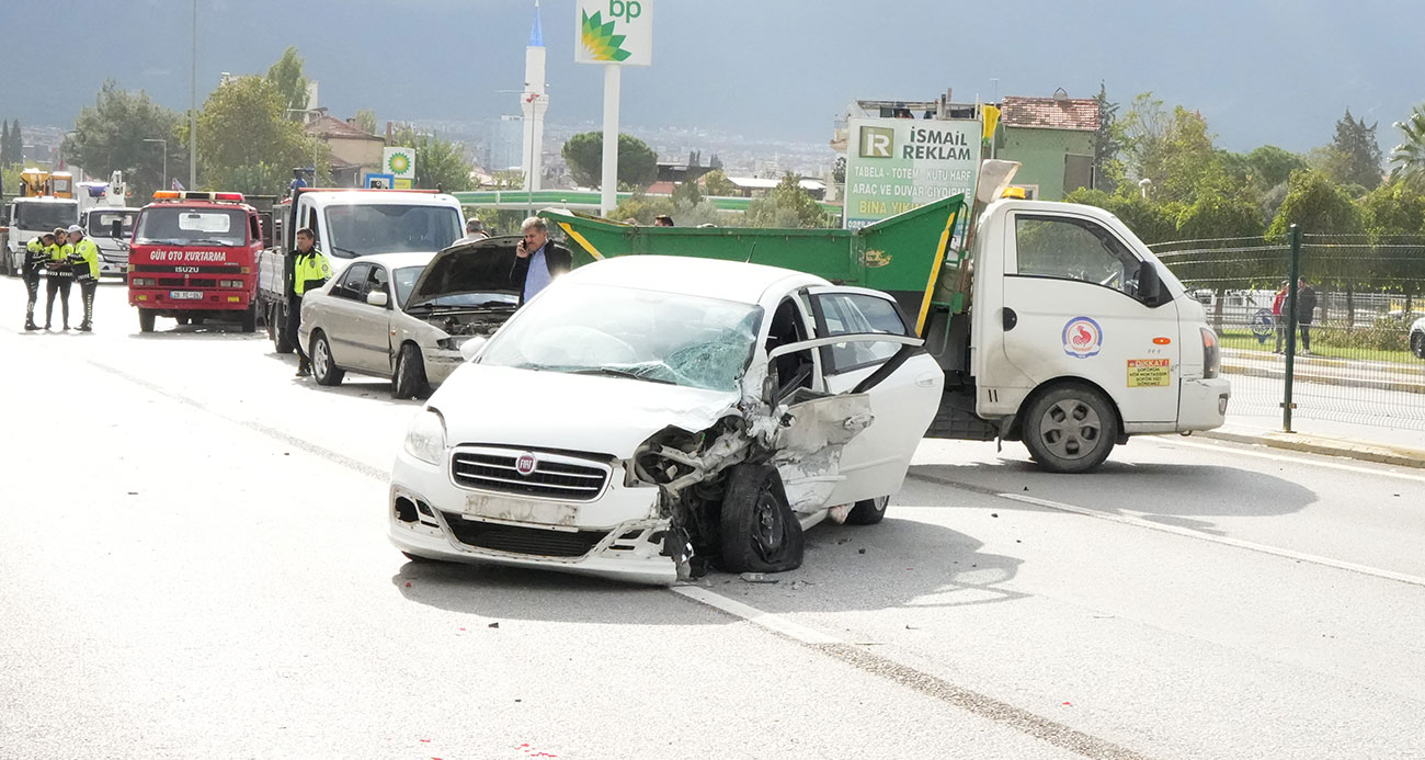 Karşı şeride geçen araç dehşet saçtı 8 yaralı