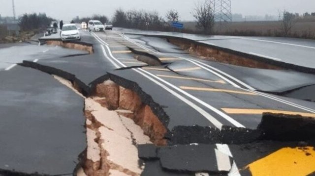 Deprem nedeniyle kapanan yollar Kapanan yollara alternatif güzergahlar ve Türkiye KGM haritası