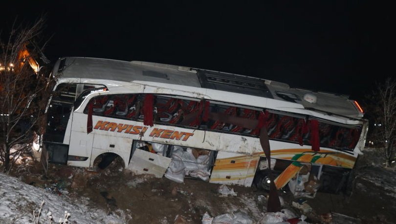 Kayseri de yolcu otobüsünün devrilmesi sonucu 4 kişi öldü 24 kişi yaralandı