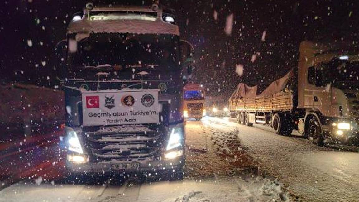 Bursa- Ankara karayolunda TIR'lar karda kaydı, yardım konvoyu yolda kaldı