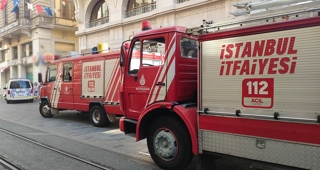 İstiklal Caddesinde yangın paniği Cadde dumanla kaplandı