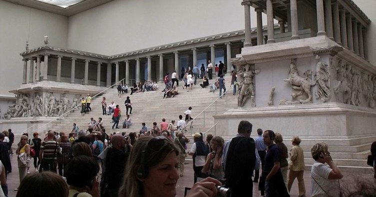 Almanya daki Bergama Sunağı nın Türkiye ye iade edilmesi çağrısı