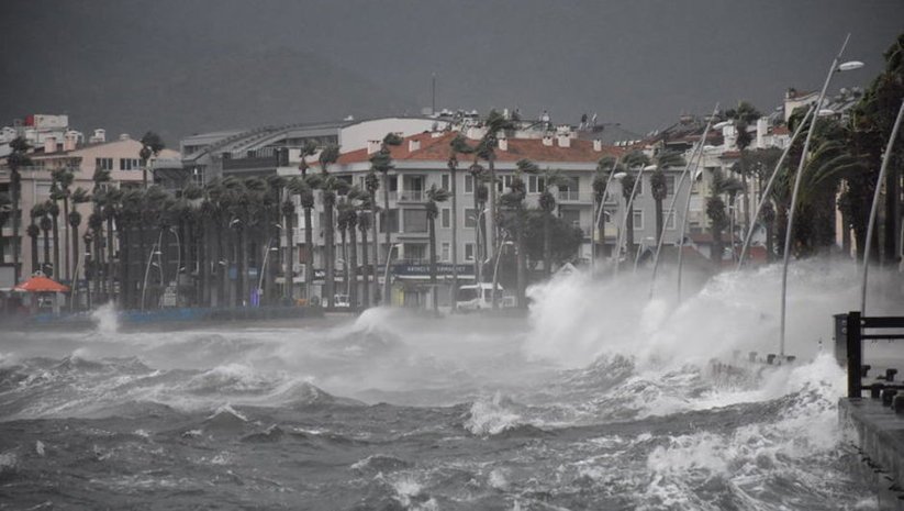 İstanbul için çok şiddetli fırtına uyarısı  Hızı 120 km yi bulacak