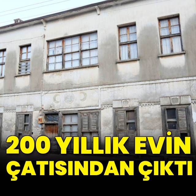 200 yıllık evin çatısından Osmanlıca kayıt defteri çıktı