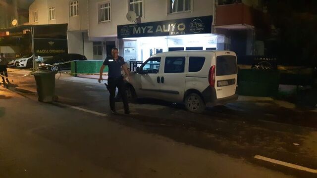 Kocaeli de otomobil galerisi kurşunlandı