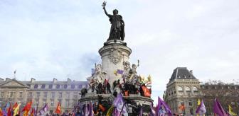 Paris te toplanan Kürtler cinayetleri protesto etti