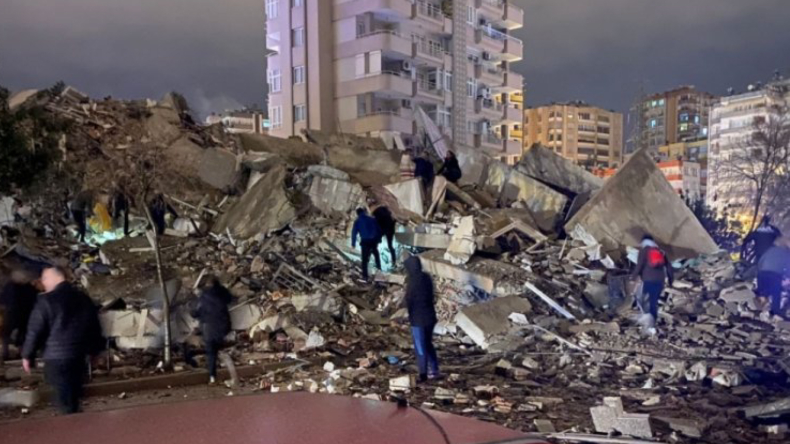 Depremin ardından başkentlerden Türkiye'ye taziye mesajları