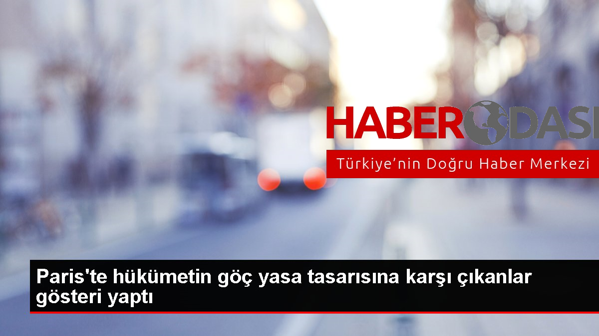 Paris te hükümetin göç yasa tasarısına karşı çıkanlar gösteri yaptı